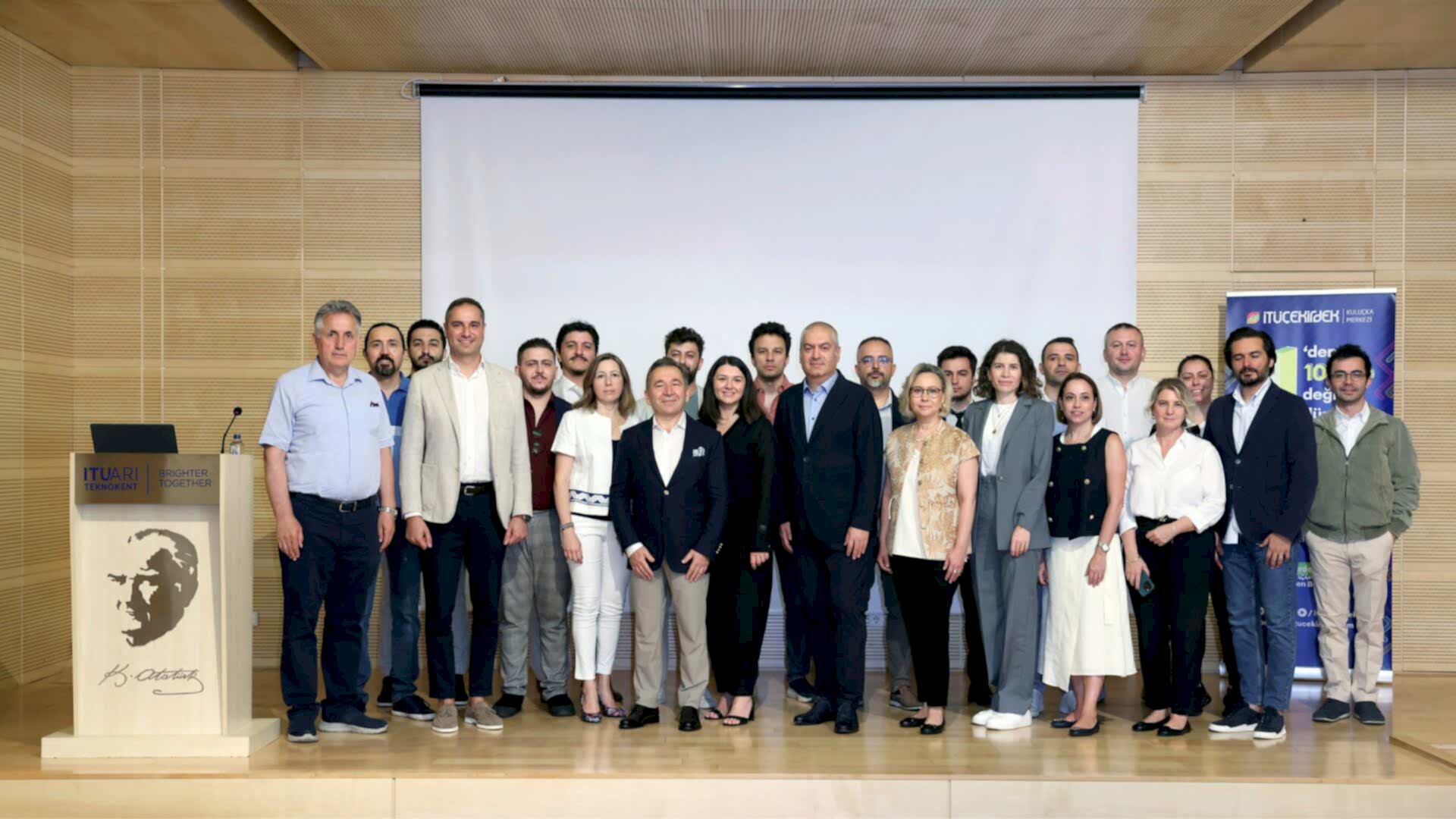 Sağlıkta yeni ufuklar açacak 10 yenilikçi girişim AZ Lab Sahnesi’nde 1 Sağlıkta yeni ufuklar açacak 10 yenilikçi girişim AZ Lab Sahnesi’nde 1